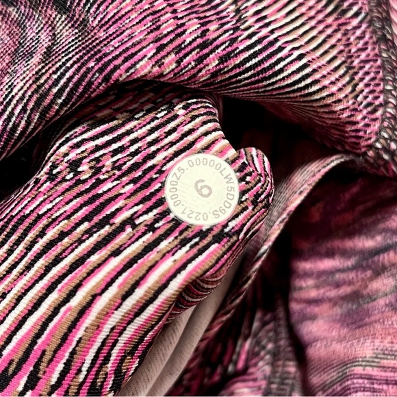 Lululemon Swift Speed High-Rise Tight 28"
Dimensional Sonic Pink … - Picture 7 of 7